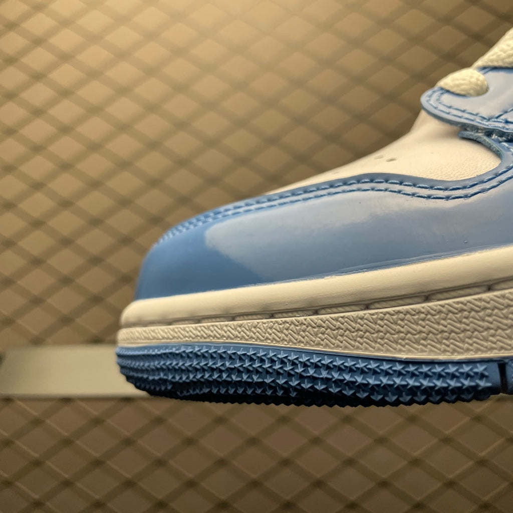 SB Dunk UNC